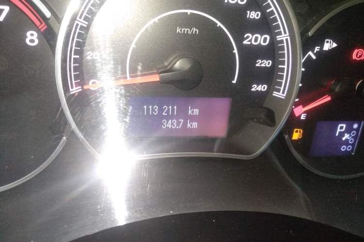 Used Renault Koleos 2014 2.5L Two-Wheel Drive Comfort Edition Odometer Close Up