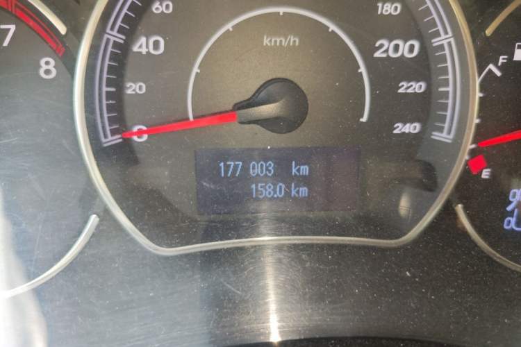 Used Renault Koleos 2014 2.5L Two-Wheel Drive Comfort Edition Odometer Close Up