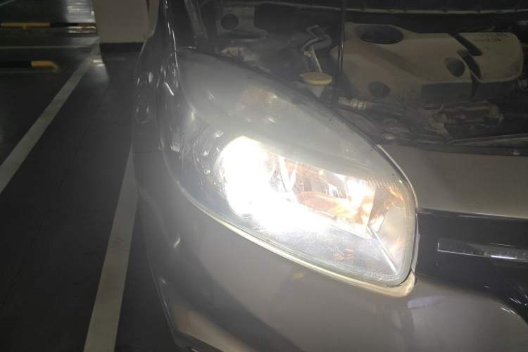 Used Renault Koleos 2014 2.5L 4x4 Comfort Edition Right Front Headlight