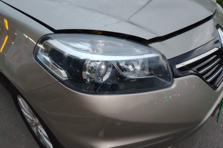 Used Renault Koleos 2014 Revised Version 2.0L Two-Wheel Drive Fashion Edition Right Front Headlight