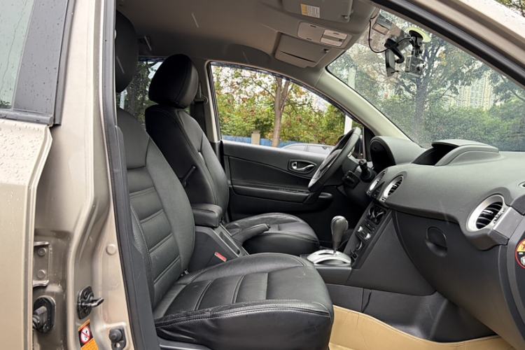 Used Renault Koleos 2014 Revised Version 2.0L Two-Wheel Drive Standard Edition Right Front Seat