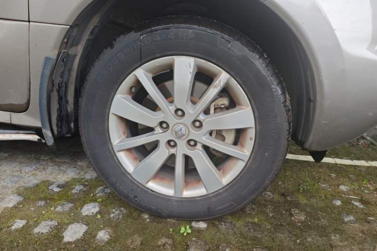 Used Renault Koleos 2014 Revised Version 2.0L Two-Wheel Drive Smart Enjoyment Edition Right Front Wheel Hub
