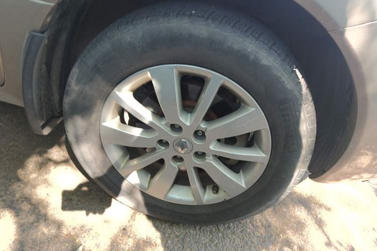 Used Renault Koleos 2014 2.0L Two-Wheel Drive Fashion Edition Right Front Wheel Hub