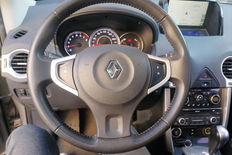 Used Renault Koleos 2014 Revised Version 2.0L Two-Wheel Drive Fashion Edition Steering Wheel