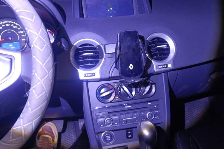 Used Renault Koleos 2014 Revised Version 2.0L Two-Wheel Drive Standard Edition Audio And AC Panel