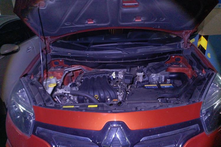 Used Renault Koleos 2014 Revised Version 2.0L Two-Wheel Drive Standard Edition Engine Bay