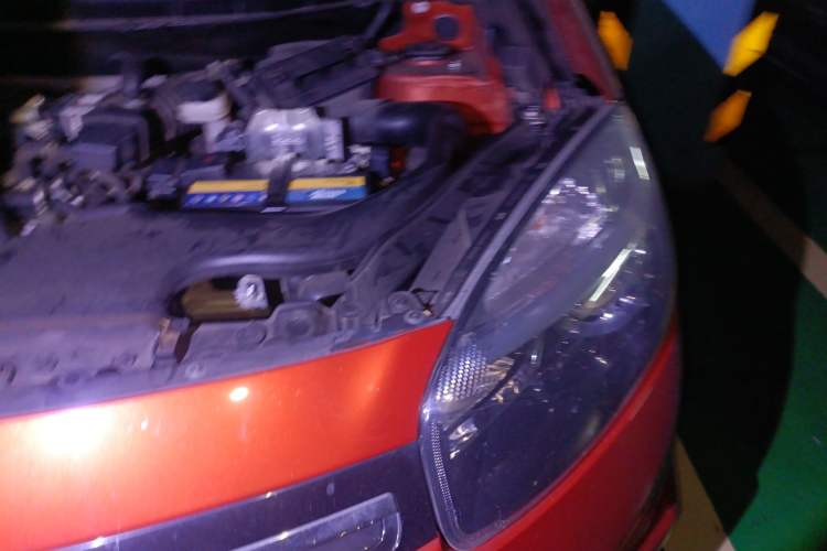 Used Renault Koleos 2014 Revised Version 2.0L Two-Wheel Drive Standard Edition Engine Bay Left