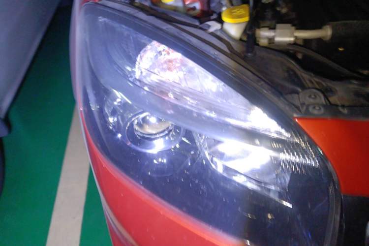 Used Renault Koleos 2014 Revised Version 2.0L Two-Wheel Drive Standard Edition Right Front Headlight