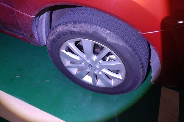 Used Renault Koleos 2014 Revised Version 2.0L Two-Wheel Drive Standard Edition Right Front Wheel Hub