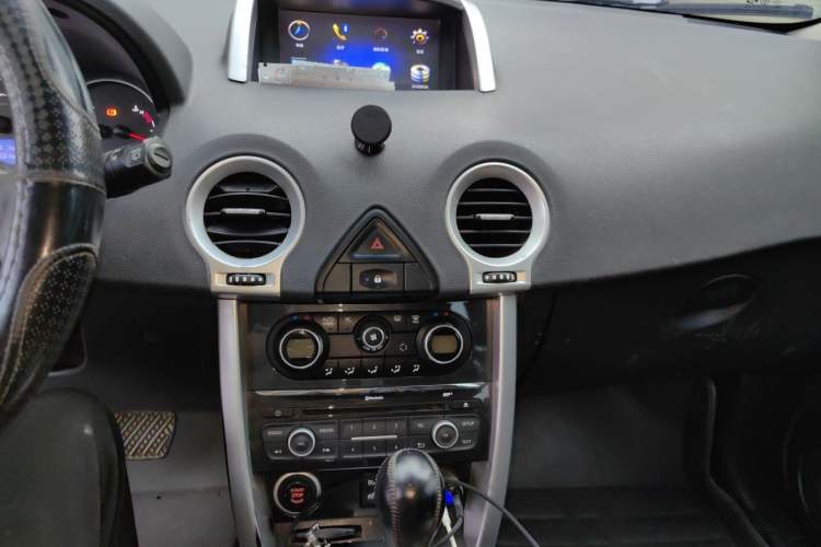 Used Renault Koleos 2014 2.0L Two-Wheel Drive Fashion Edition Audio And AC Panel