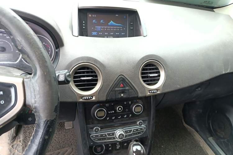 Used Renault Koleos 2014 2.5L 4x4 Comfort Edition Audio And AC Panel
