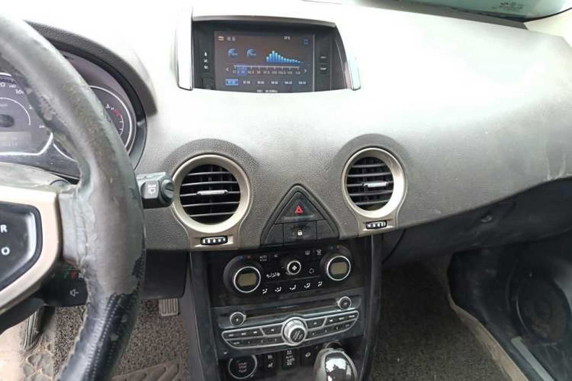 Used Renault Koleos 2014 2.5L 4x4 Comfort Edition Audio And AC Panel