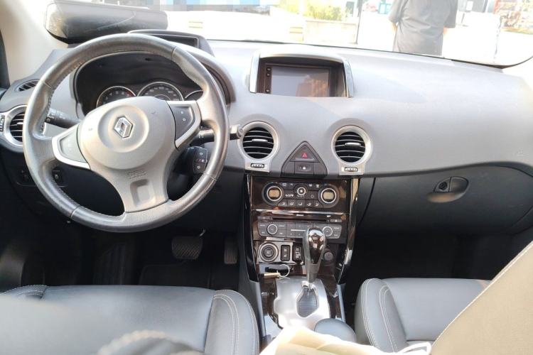 Used Renault Koleos 2014 2.5L 4x4 Comfort Edition Center Console