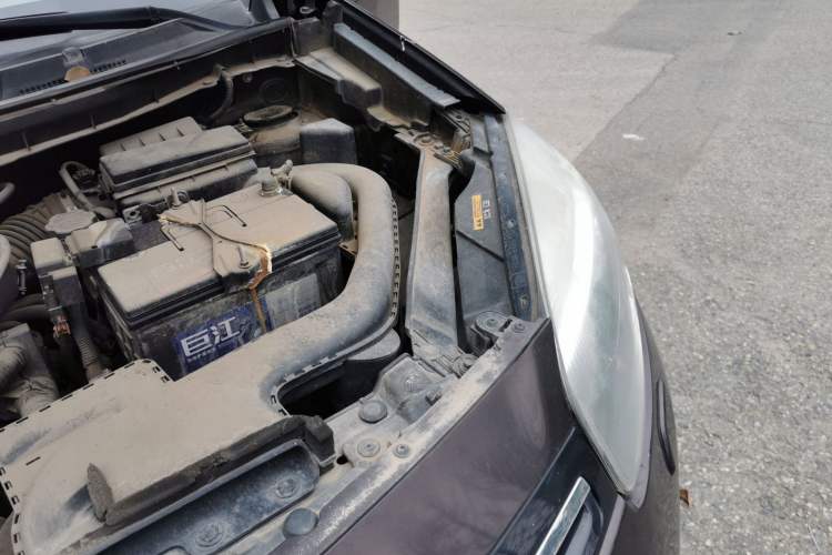 Used Renault Koleos 2014 2.5L Four-Wheel Drive Luxury Edition Engine Bay Left