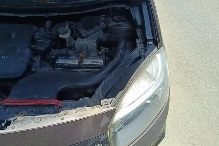 Used Renault Koleos 2014 2.0L Two-Wheel Drive Fashion Edition Engine Bay Left