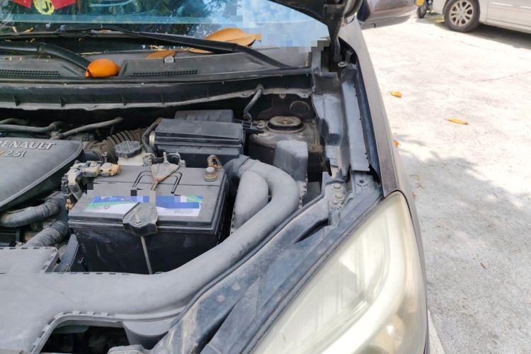 Used Renault Koleos 2014 2.5L Two-Wheel Drive Comfort Edition Engine Bay Left
