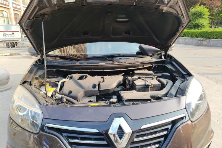 Used Renault Koleos 2014 2.5L 4x4 Comfort Edition Engine Bay