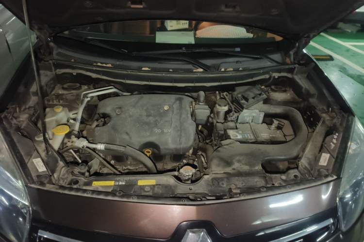 Used Renault Koleos 2014 Revised Version 2.0L Two-Wheel Drive Fashion Edition Engine Bay