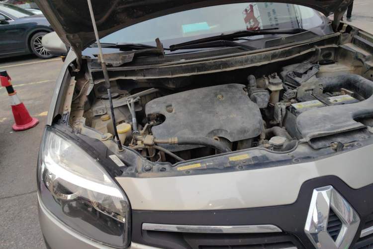 Used Renault Koleos 2014 2.0L Two-Wheel Drive Fashion Edition Engine Bay Right