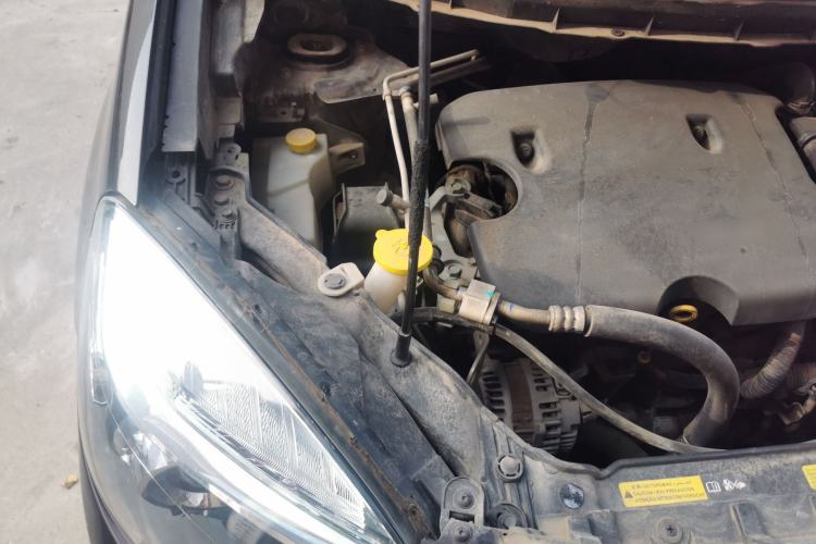 Used Renault Koleos  Engine Bay Right
