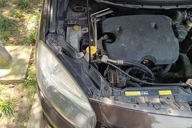 Used Renault Koleos 2014 2.0L Two-Wheel Drive Fashion Edition Engine Bay Right