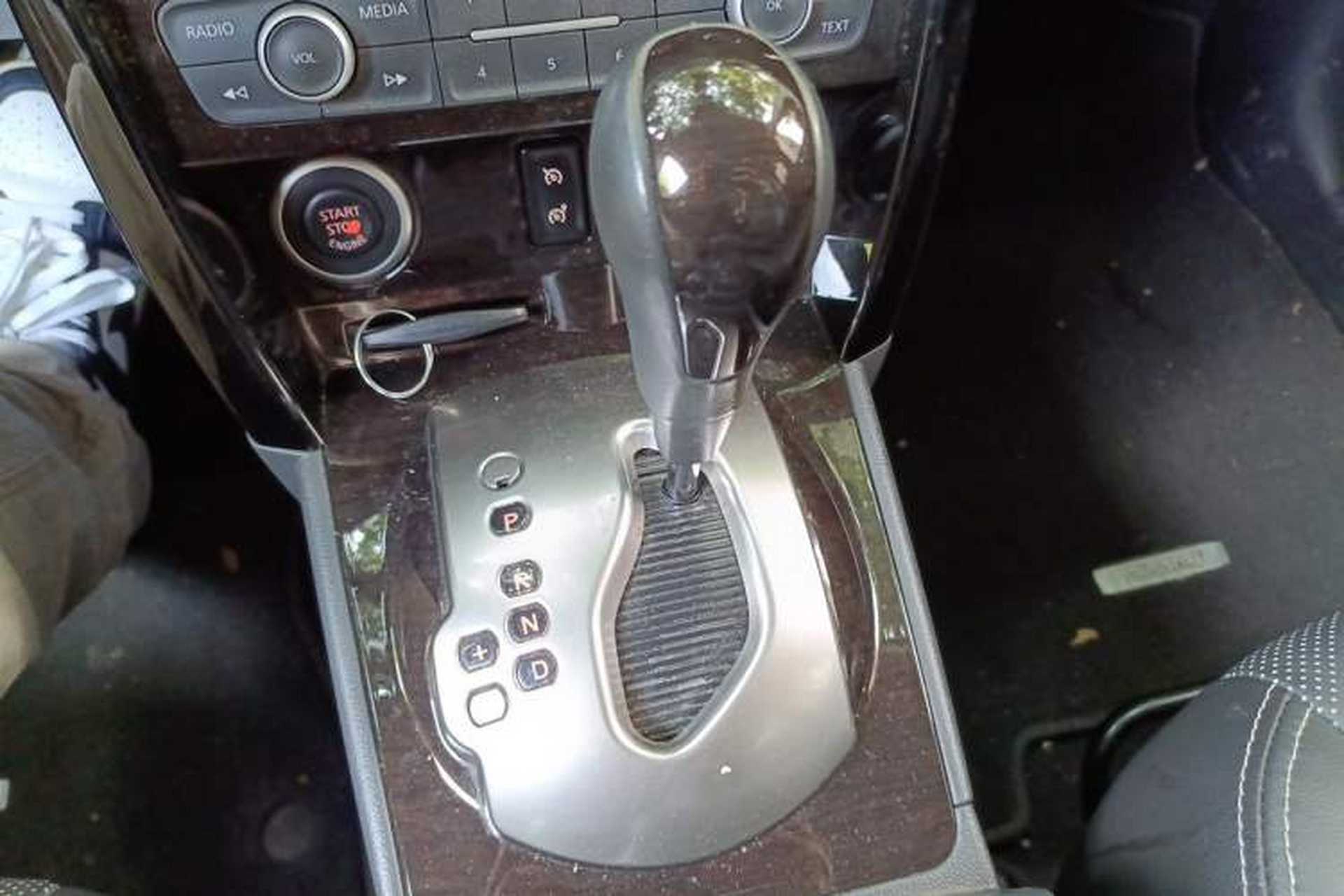 Used Renault Koleos 2014 2.0L Two-Wheel Drive Comfort Edition Gear Lever
