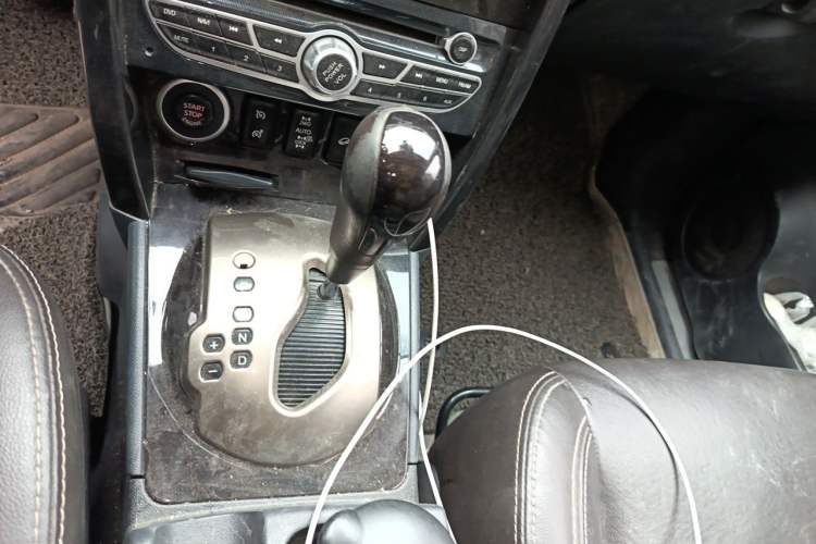 Used Renault Koleos 2014 2.5L 4x4 Comfort Edition Gear Lever
