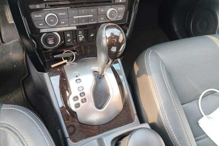 Used Renault Koleos 2014 2.5L 4x4 Comfort Edition Gear Lever