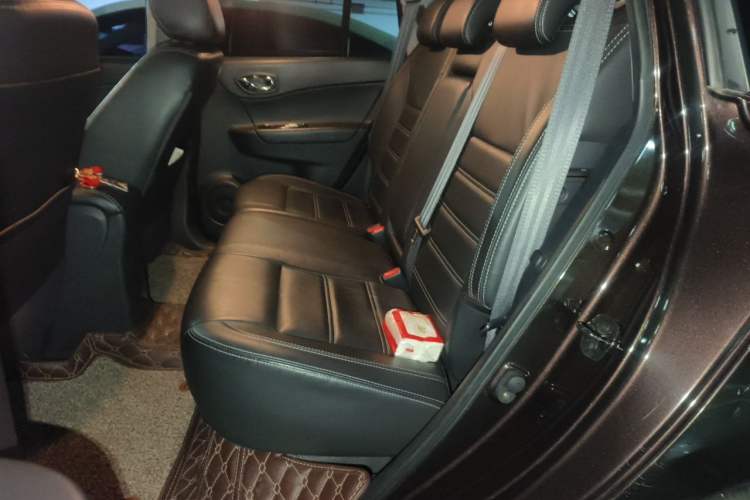 Used Renault Koleos 2014 Revised Version 2.0L Two-Wheel Drive Fashion Edition Left Rear Seat