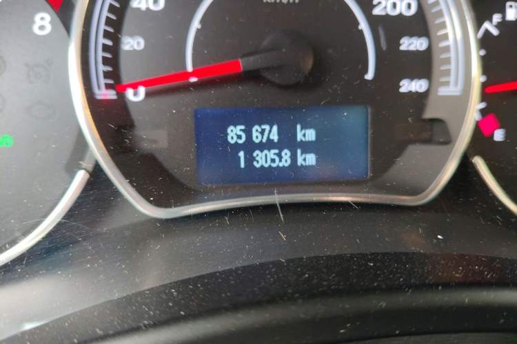 Used Renault Koleos 2014 2.5L 4x4 Comfort Edition Odometer Close Up