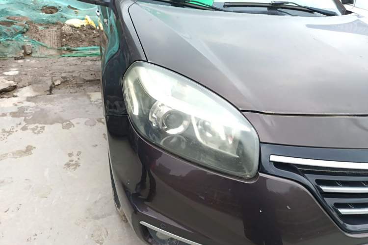 Used Renault Koleos 2014 2.5L 4x4 Comfort Edition Right Front Headlight