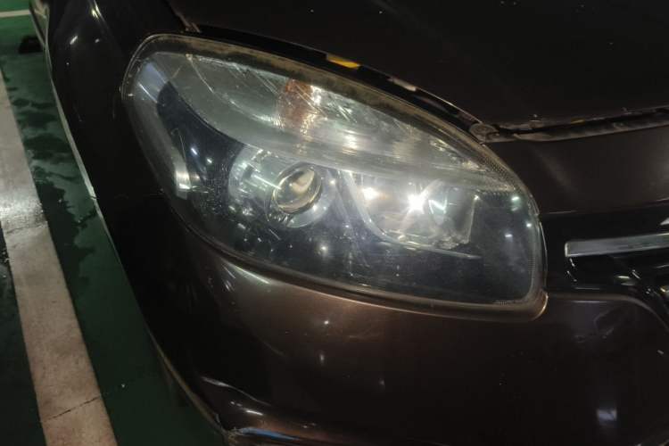 Used Renault Koleos 2014 Revised Version 2.0L Two-Wheel Drive Fashion Edition Right Front Headlight
