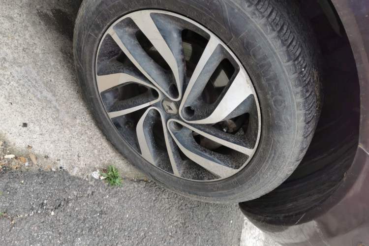 Used Renault Koleos 2014 2.5L Four-Wheel Drive Luxury Edition Right Front Wheel Hub