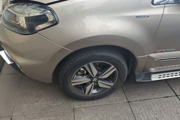 Used Renault Koleos 2014 Revised Version 2.5L Two-Wheel Drive Comfort Edition Right Front Wheel Hub