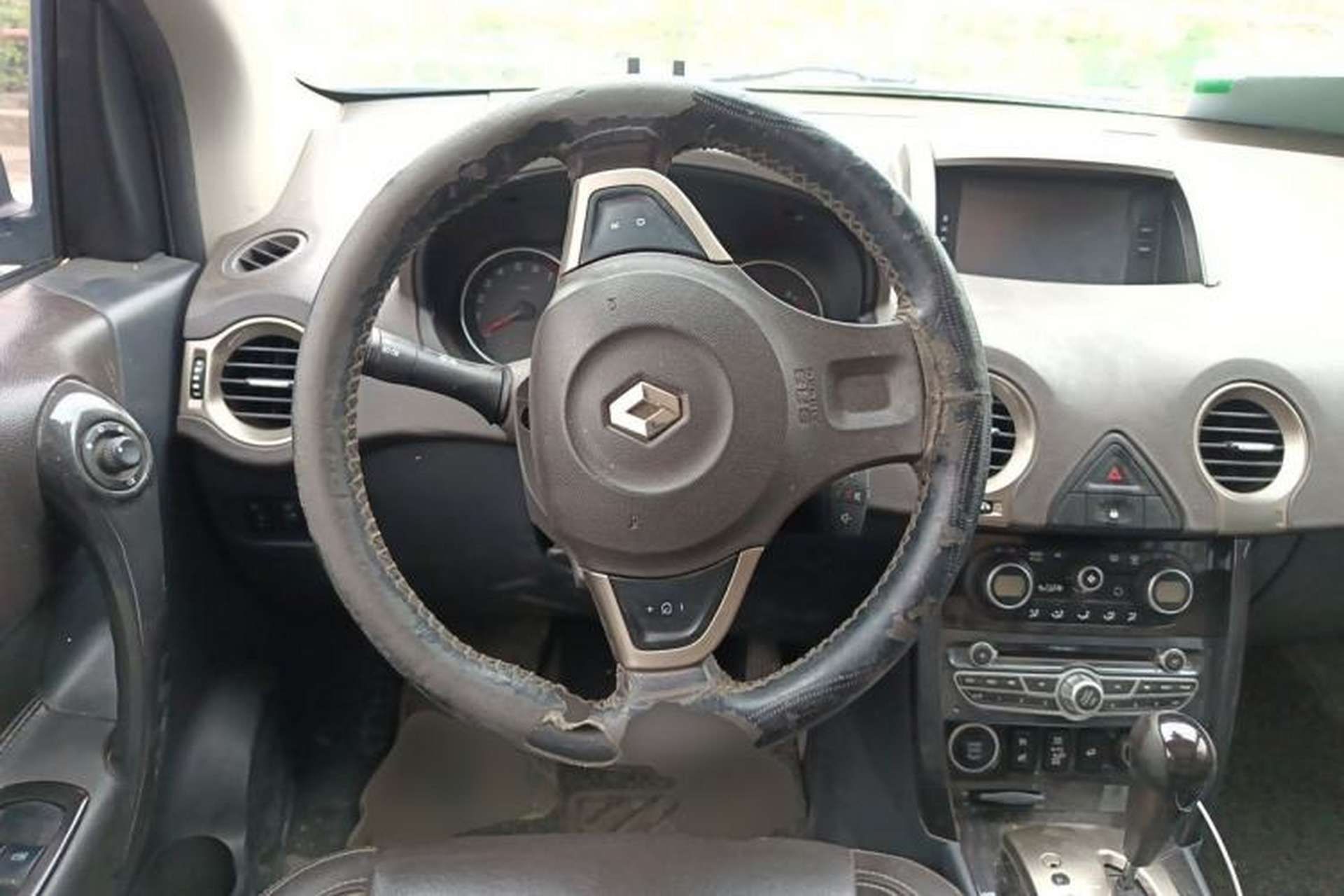 Used Renault Koleos 2014 2.5L 4x4 Comfort Edition Steering Wheel