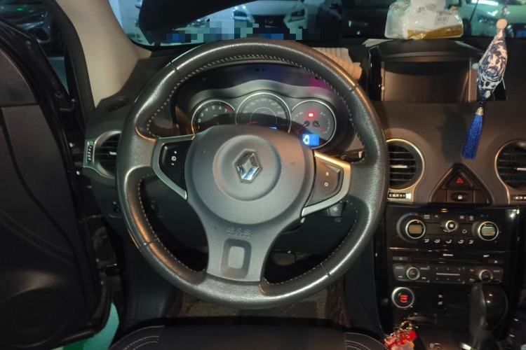 Used Renault Koleos 2014 Revised Version 2.0L Two-Wheel Drive Fashion Edition Steering Wheel