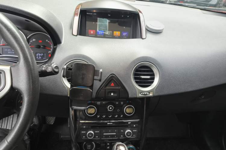 Used Renault Koleos 2014 2.5L Two-Wheel-Drive Sportway Edition Audio And AC Panel