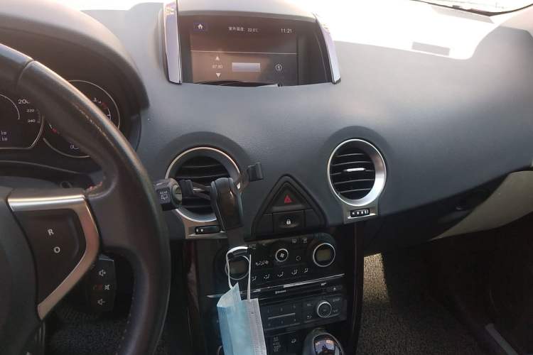 Used Renault Koleos 2014 2.5L 4x4 Sportway Edition Audio And AC Panel