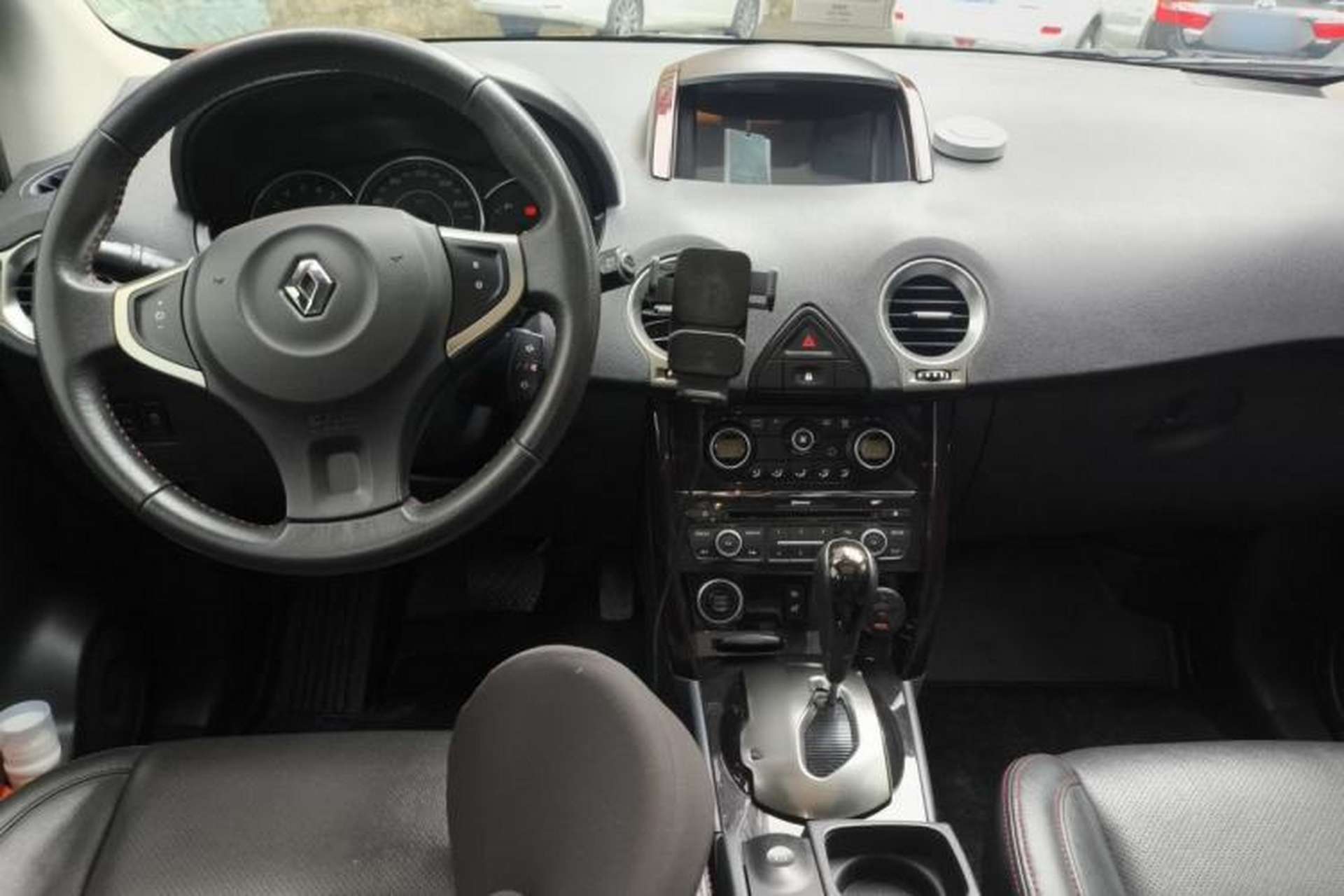 Used Renault Koleos 2014 2.5L Two-Wheel-Drive Sportway Edition Center Console