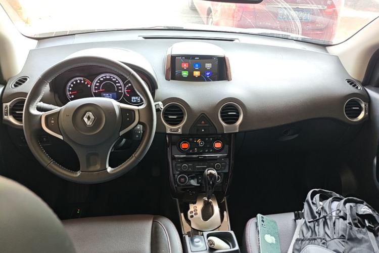 Used Renault Koleos 2014 Revised Version 2.5L Two-Wheel Drive Comfort Edition Center Console