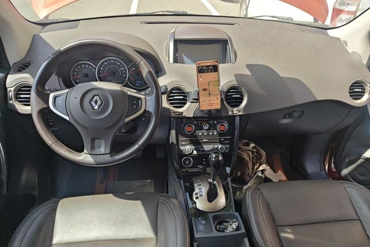 Used Renault Koleos 2014 Revised Version 2.5L Two-Wheel Drive Comfort Edition Center Console