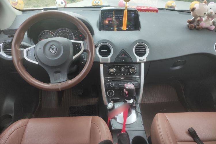 Used Renault Koleos 2014 2.0L Two-Wheel Drive Fashion Edition Center Console