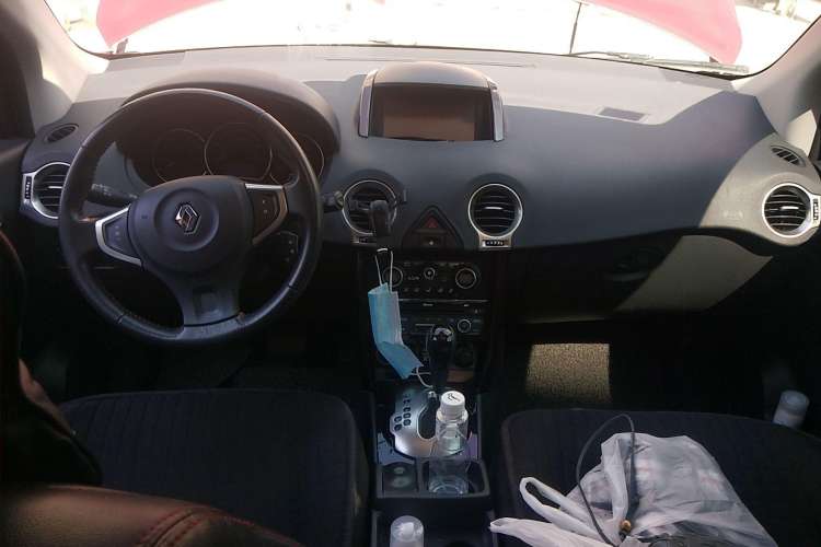 Used Renault Koleos 2014 2.5L 4x4 Sportway Edition Center Console