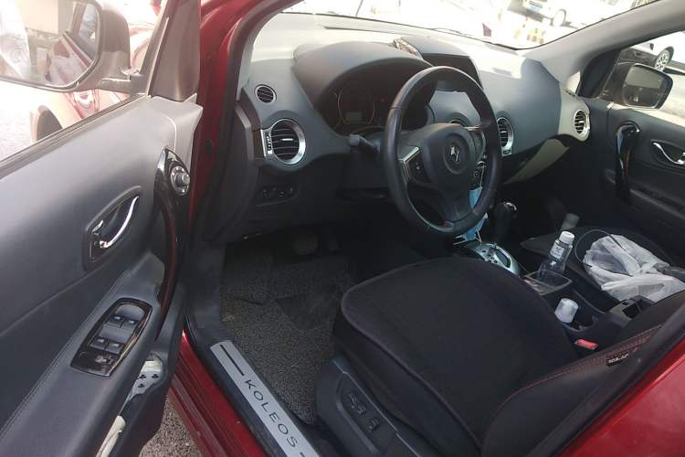 Used Renault Koleos 2014 2.5L 4x4 Sportway Edition Driver Seat