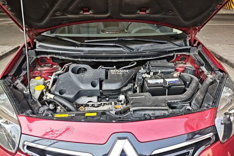 Used Renault Koleos 2014 Revised Version 2.5L Two-Wheel Drive Comfort Edition Engine Bay