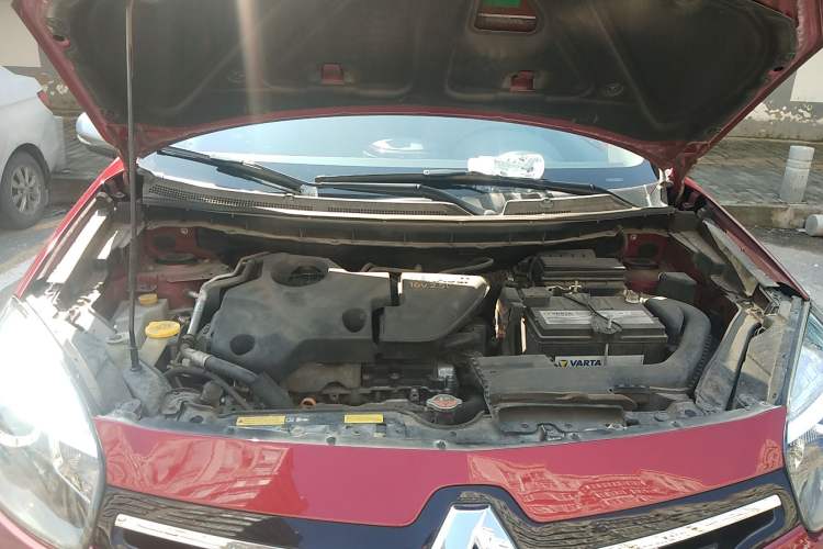 Used Renault Koleos 2014 2.5L 4x4 Sportway Edition Engine Bay