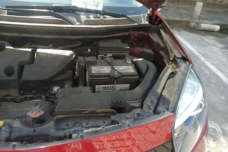 Used Renault Koleos 2014 2.5L 4x4 Sportway Edition Engine Bay Left