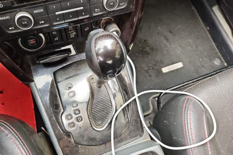 Used Renault Koleos 2014 2.5L 4x4 Sportway Edition Gear Lever