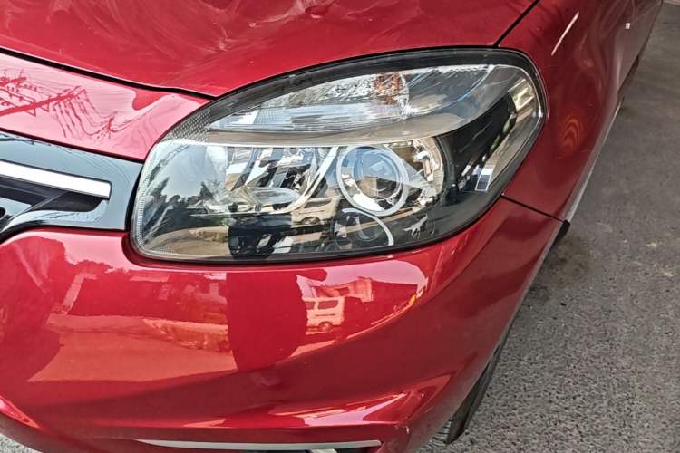 Used Renault Koleos 2014 Revised Version 2.5L Two-Wheel Drive Comfort Edition Left Front Headlight