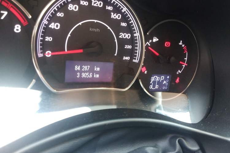 Used Renault Koleos 2014 2.5L 4x4 Sportway Edition Odometer Close Up